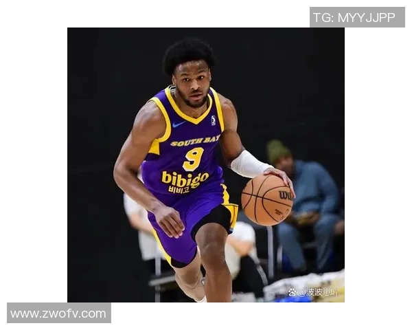 詹姆斯最新比赛评分揭晓究竟是发挥出色还是陷入低迷状态分析